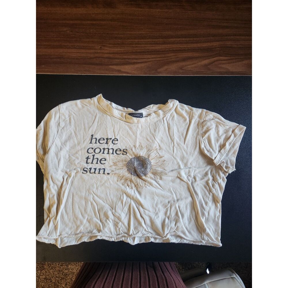 Originality Here Comes The Sun Sunflower Cropped Graphic Tee Cream Boho
